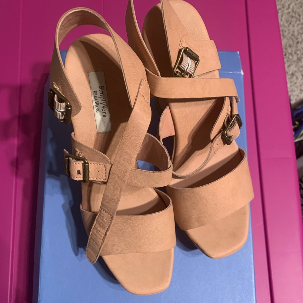 Vera Wang pink/moth wedge